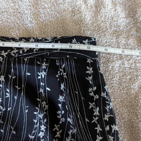 🌻2 for $20 | Vintage Maxi Floral Skirt with Slit on Back and Pleats - Picture 4 of 8